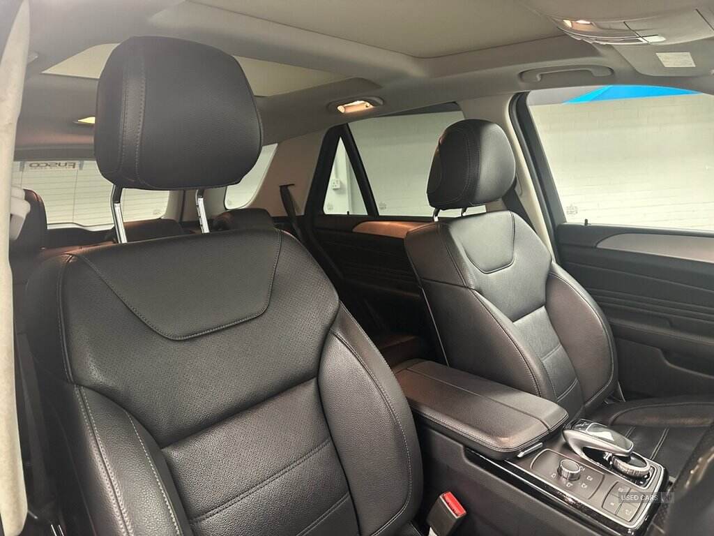 Jan 2017 Mercedes-Benz GLE GLE 350d 4Matic AMG Line Premium 5dr 9G-Tronic