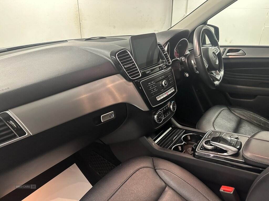 Jan 2017 Mercedes-Benz GLE GLE 350d 4Matic AMG Line Premium 5dr 9G-Tronic
