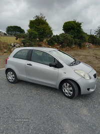 Toyota Yaris 1.0 VVT-i T2 3dr in Down