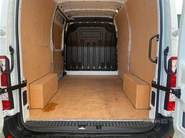 Renault Master MWB DIESEL FWD in Down