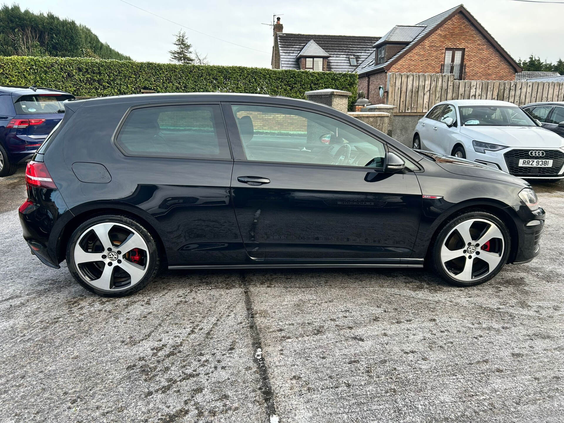 Volkswagen Golf HATCHBACK in Down