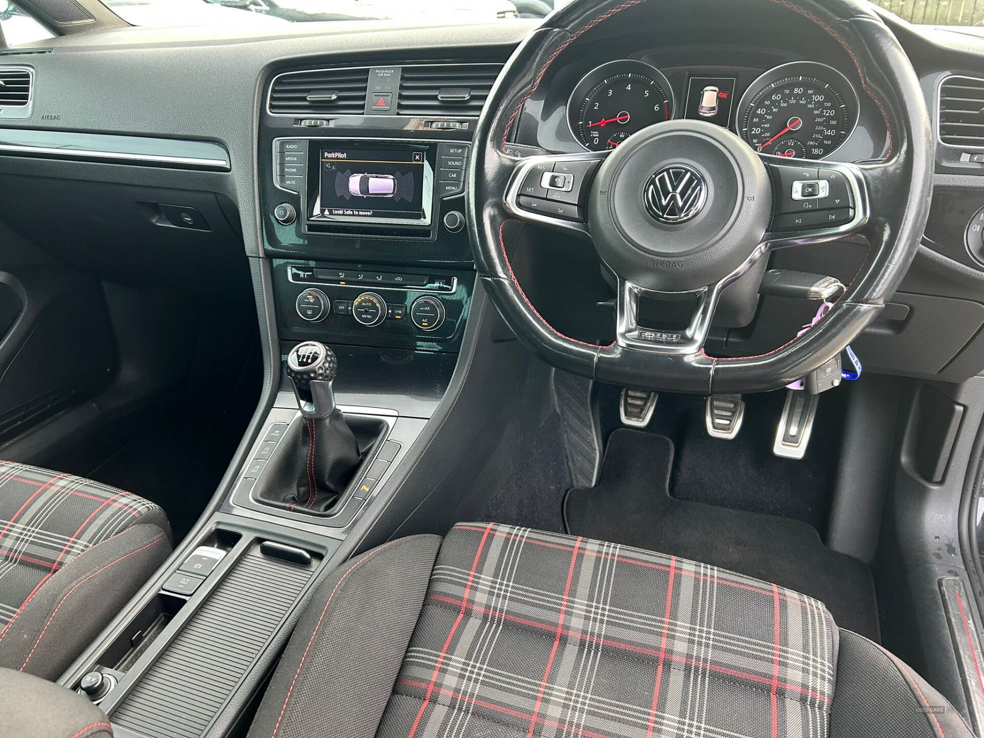 Volkswagen Golf HATCHBACK in Down