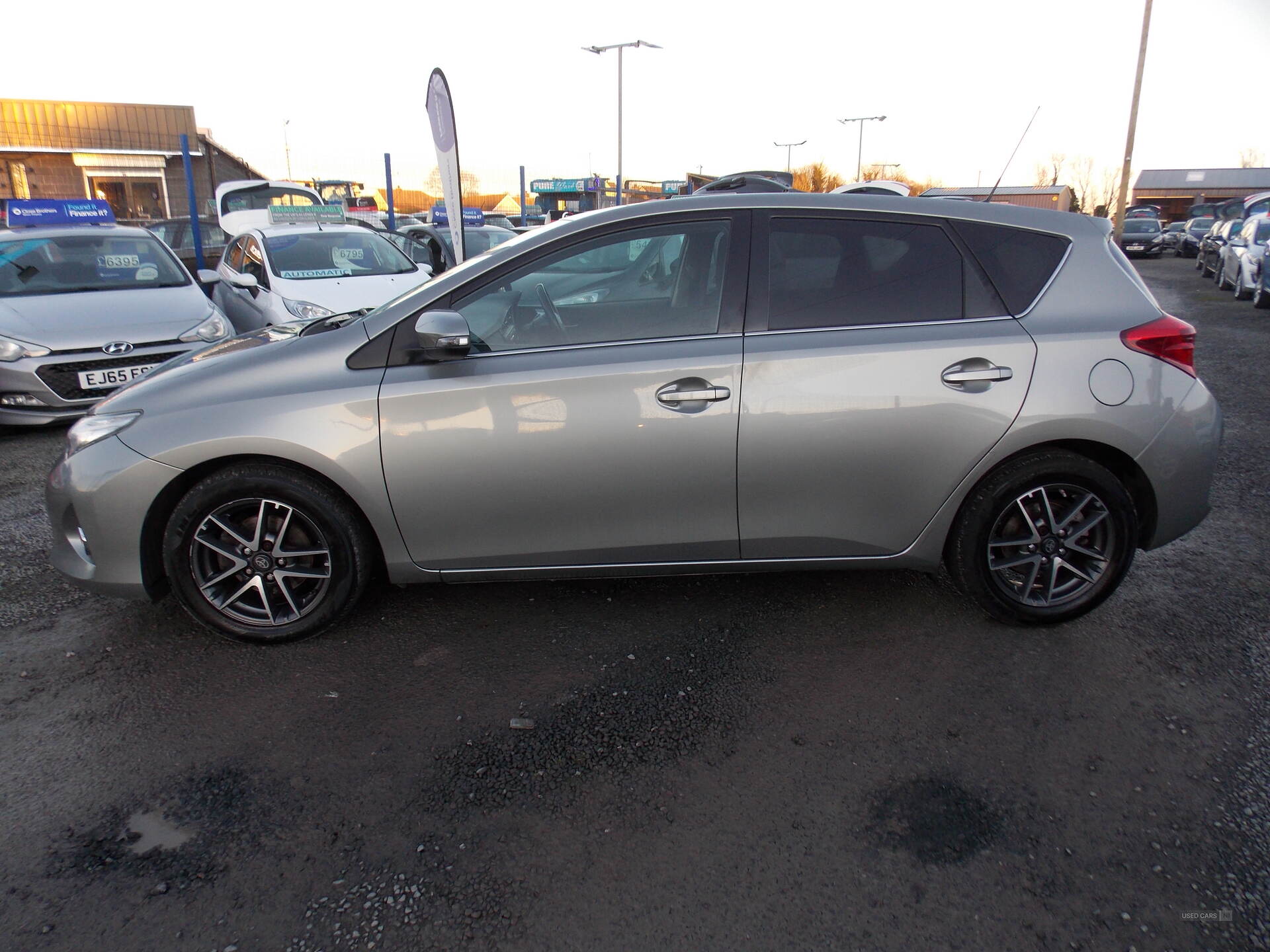 Jun 2015 Toyota Auris 1.33 Dual VVTi Icon+ 5dr
