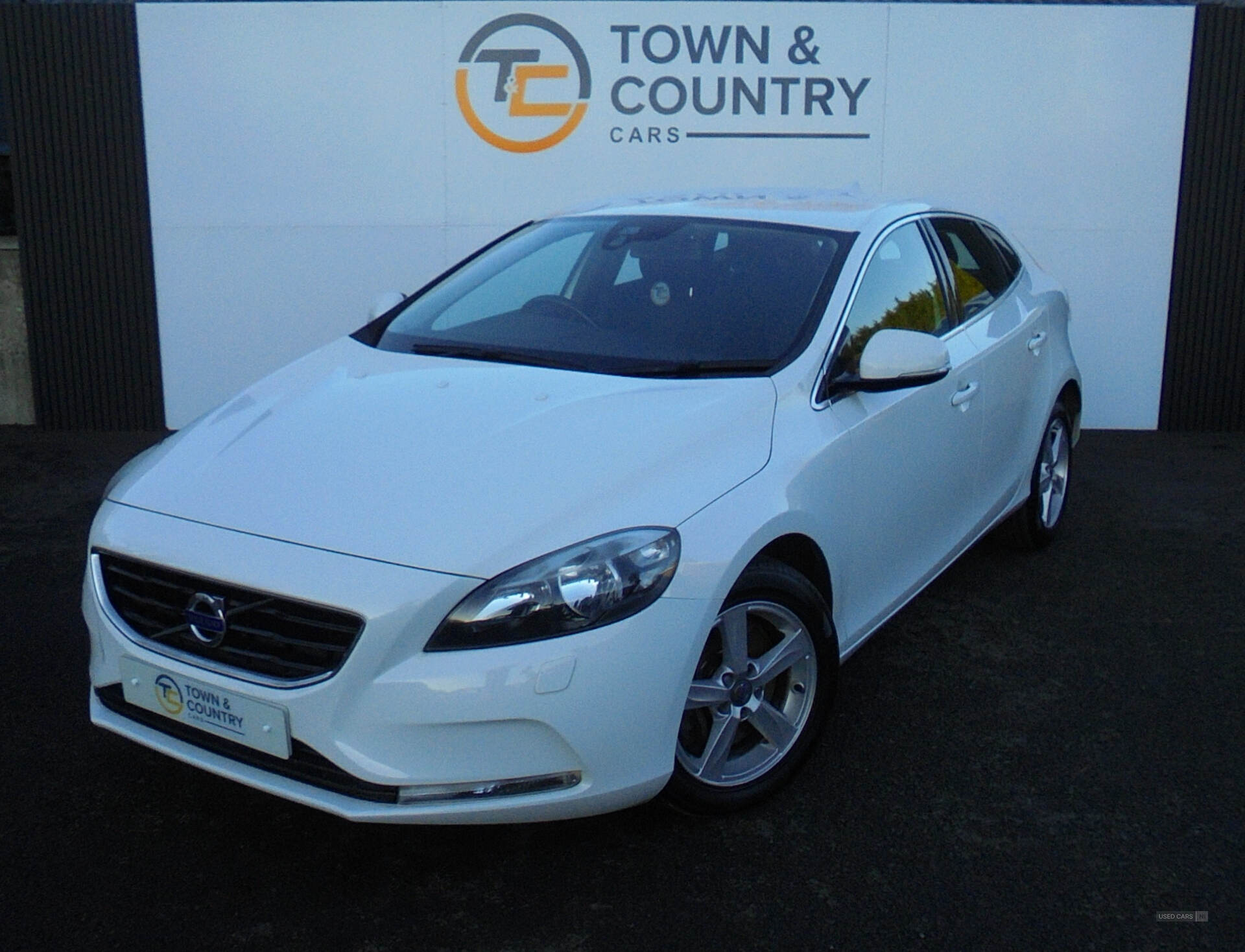 Volvo V40 DIESEL HATCHBACK in Antrim