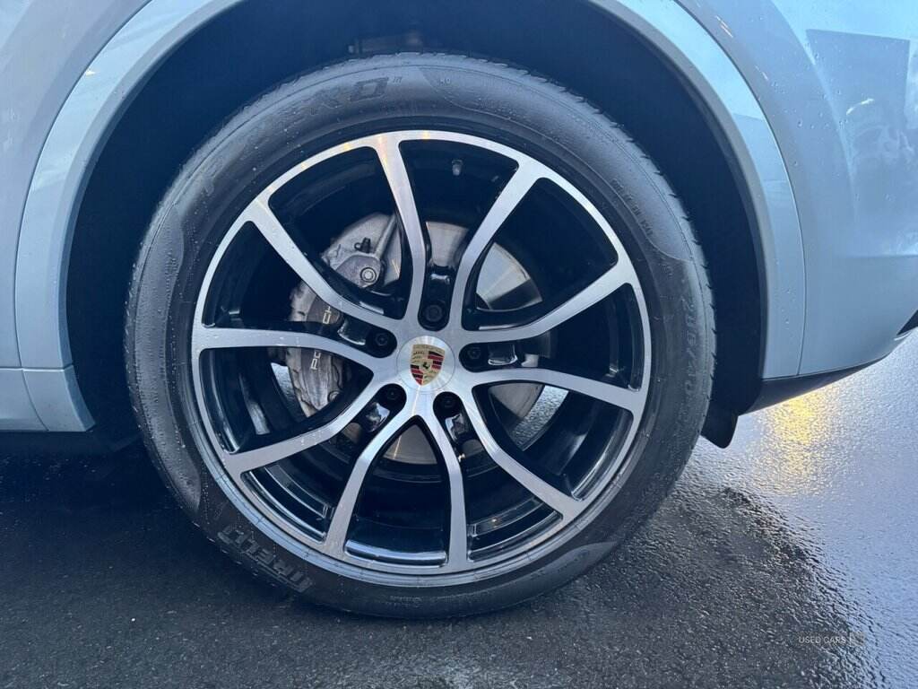  2023 Porsche Cayenne 3.0 V6 4d 456 BHP Showroom condition 20k of extras