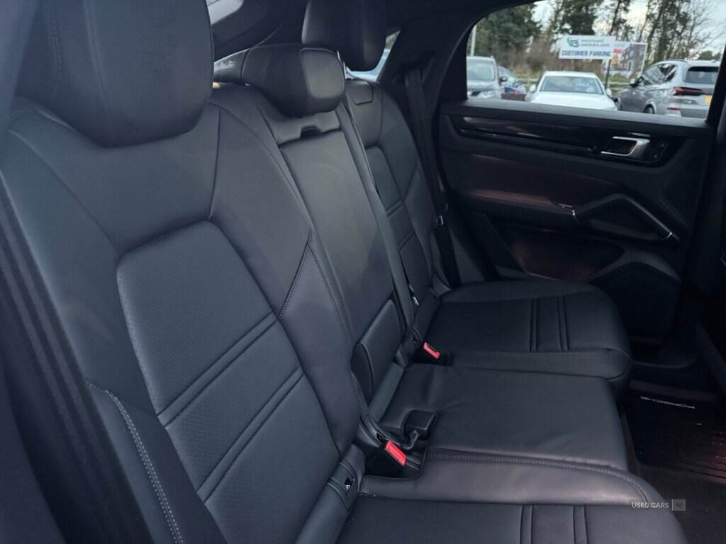  2023 Porsche Cayenne 3.0 V6 4d 456 BHP Showroom condition 20k of extras
