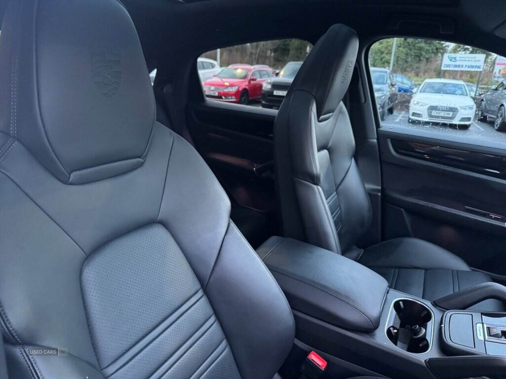  2023 Porsche Cayenne 3.0 V6 4d 456 BHP Showroom condition 20k of extras