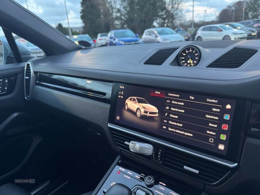 2023 Porsche Cayenne 3.0 V6 4d 456 BHP Showroom condition 20k of extras