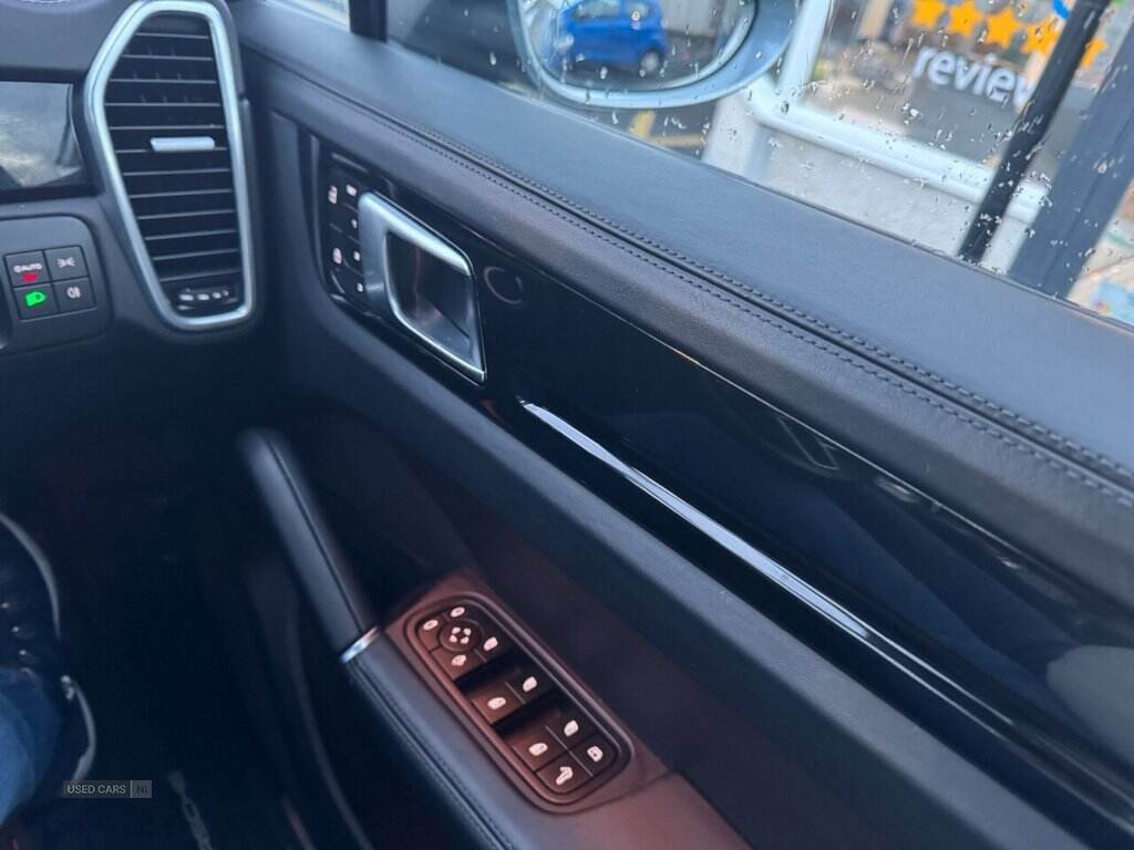  2023 Porsche Cayenne 3.0 V6 4d 456 BHP Showroom condition 20k of extras