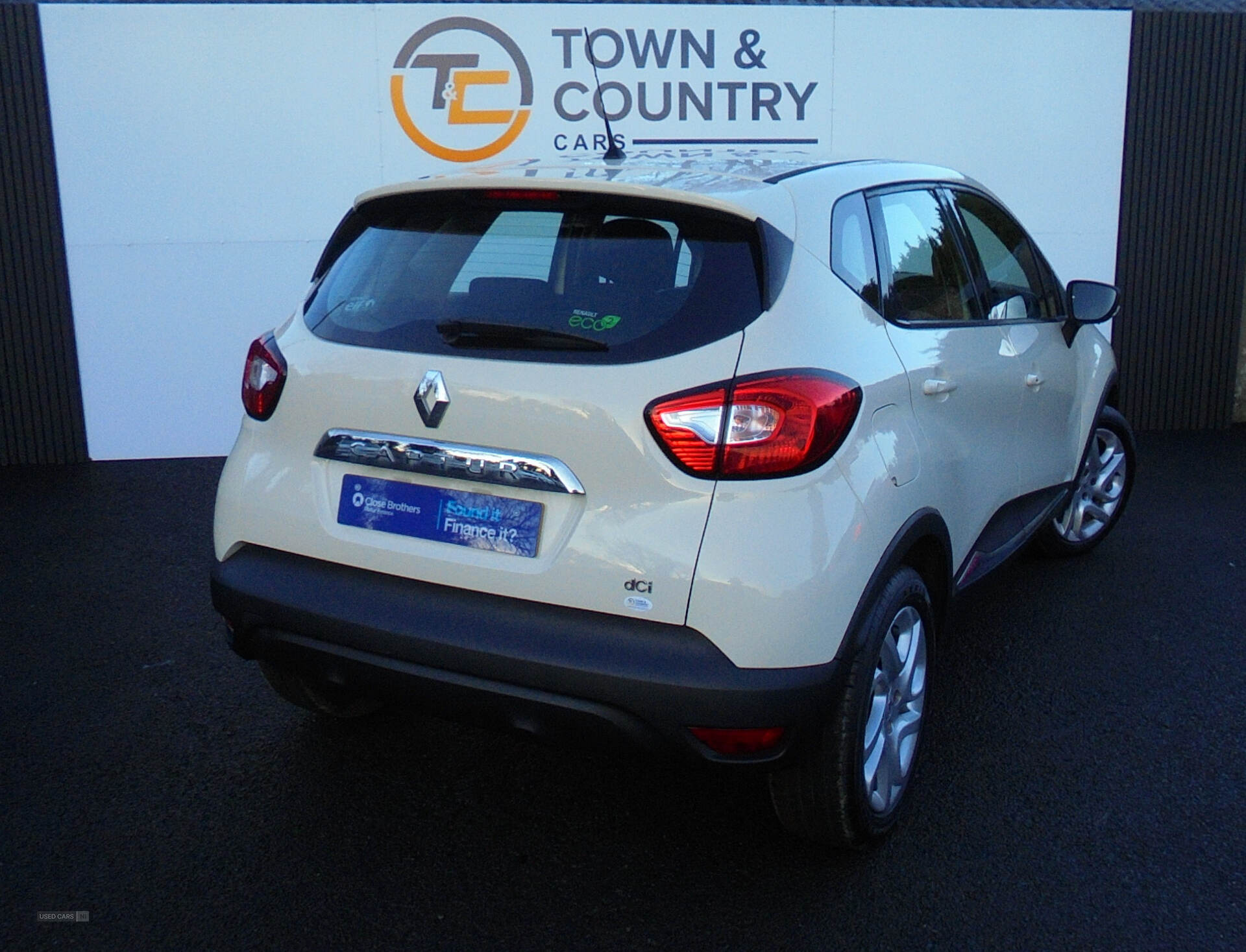 Renault Captur DIESEL HATCHBACK in Antrim