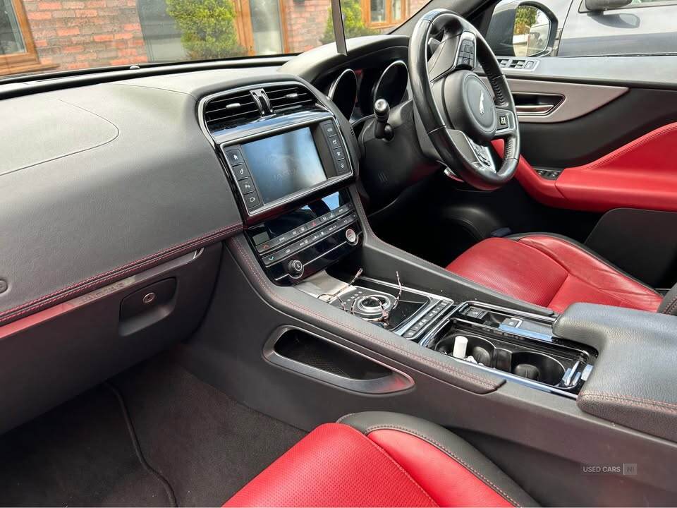 May 2018 Jaguar F-Pace 2.0d R-Sport 5dr Auto AWD