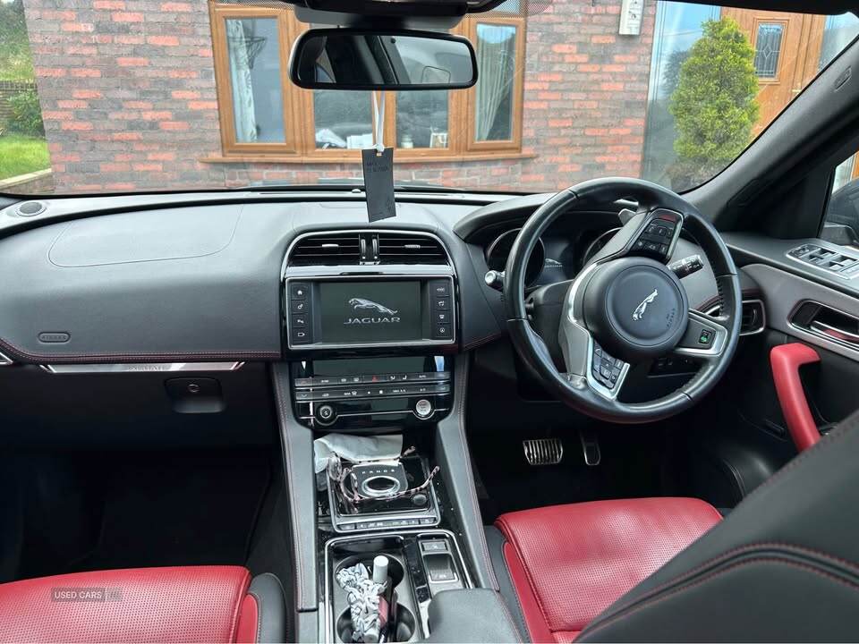 May 2018 Jaguar F-Pace 2.0d R-Sport 5dr Auto AWD