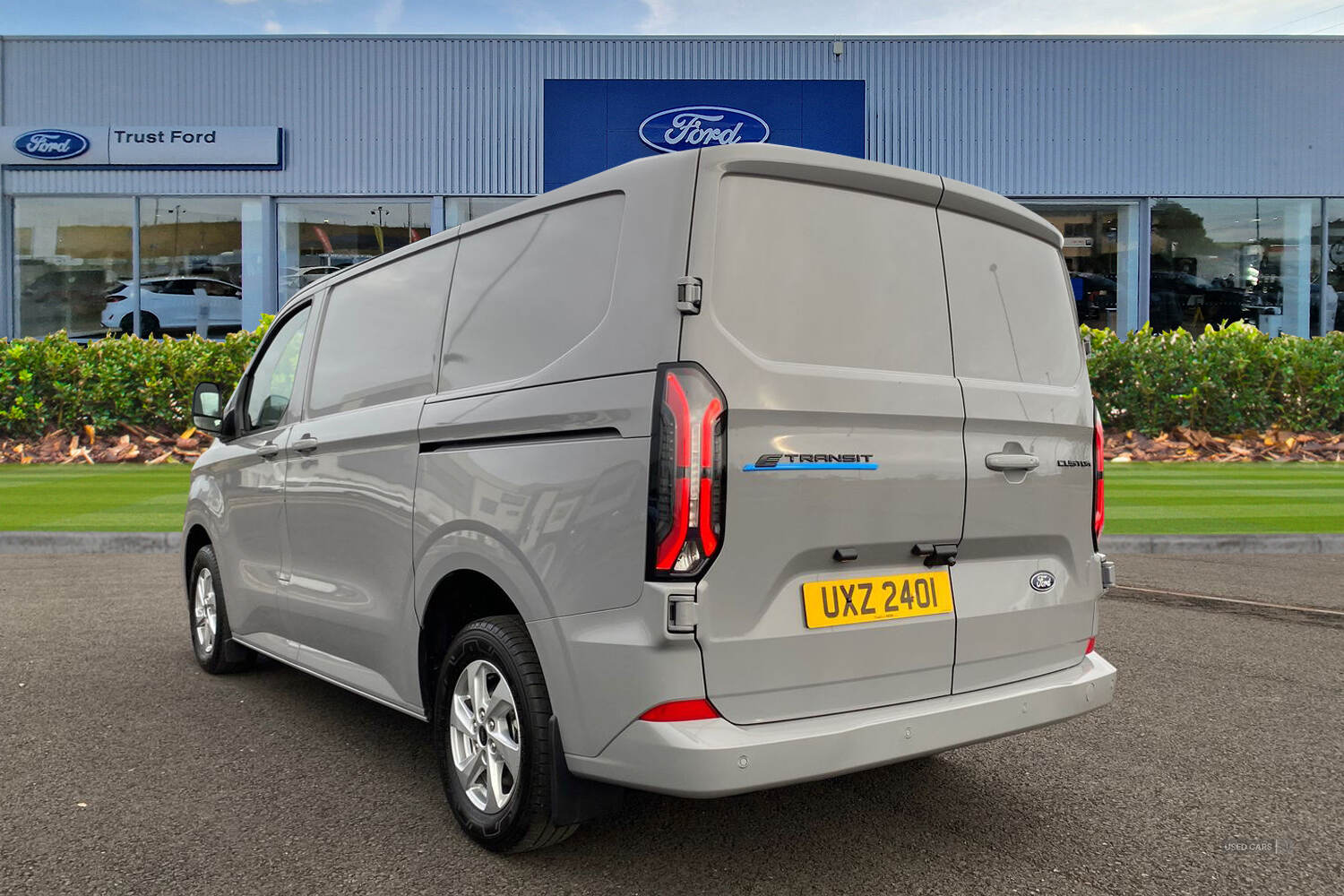 Dec 2024 Ford Transit Custom 100kW 65kWh H1 Van Limited Auto