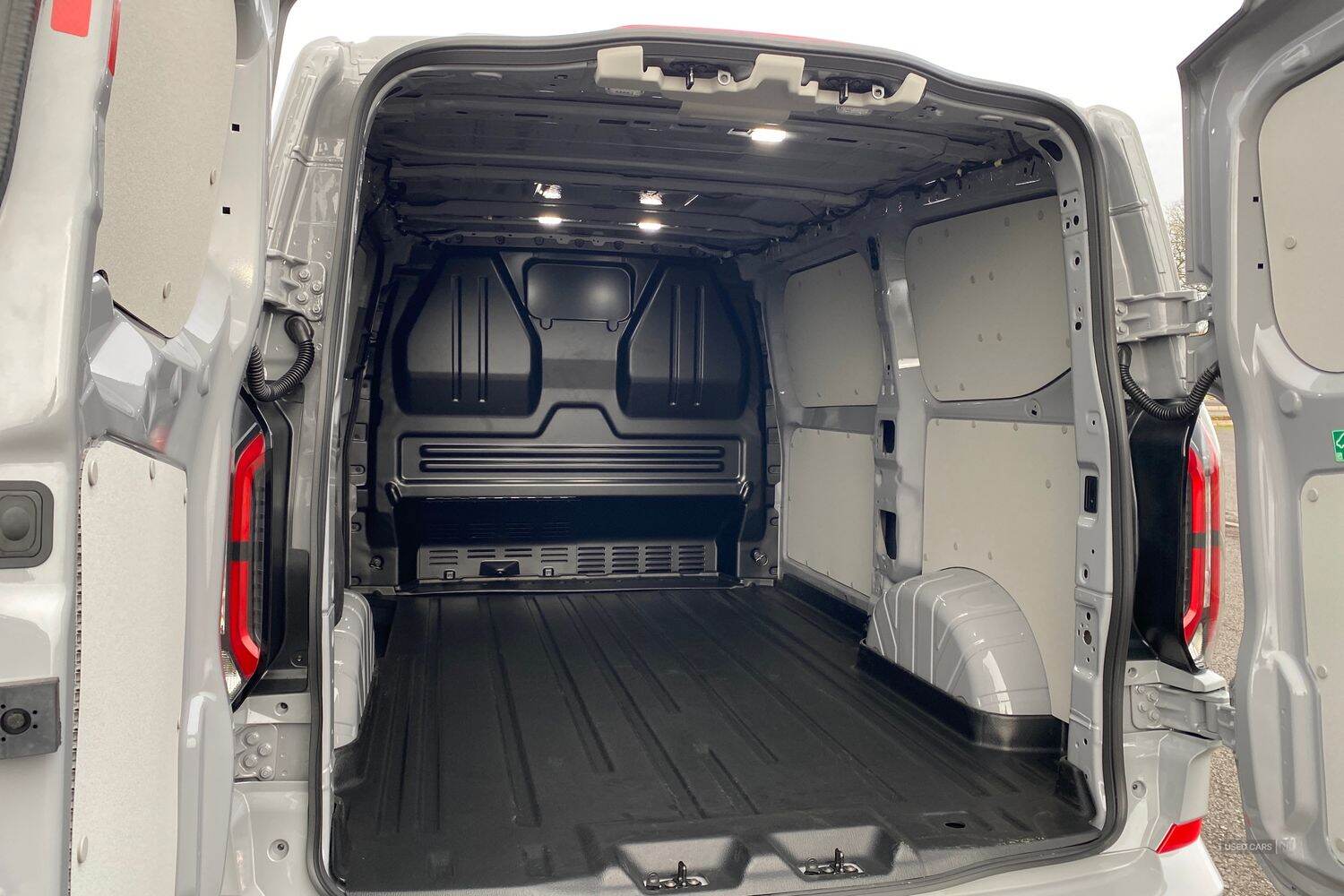 Dec 2024 Ford Transit Custom 100kW 65kWh H1 Van Limited Auto