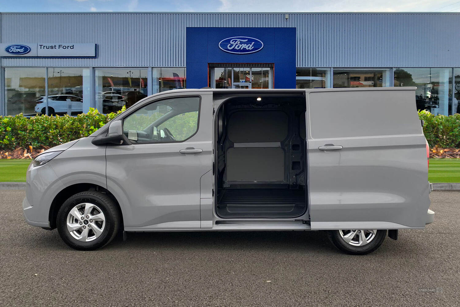 Dec 2024 Ford Transit Custom 100kW 65kWh H1 Van Limited Auto