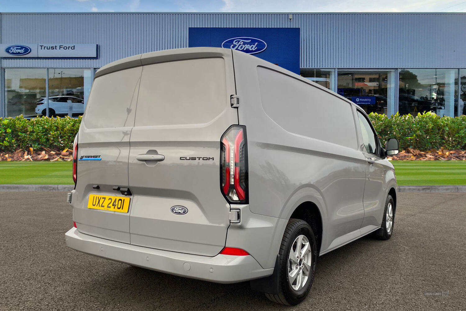 Dec 2024 Ford Transit Custom 100kW 65kWh H1 Van Limited Auto
