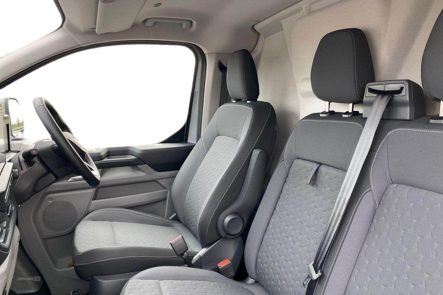 Dec 2024 Ford Transit Custom 100kW 65kWh H1 Van Limited Auto