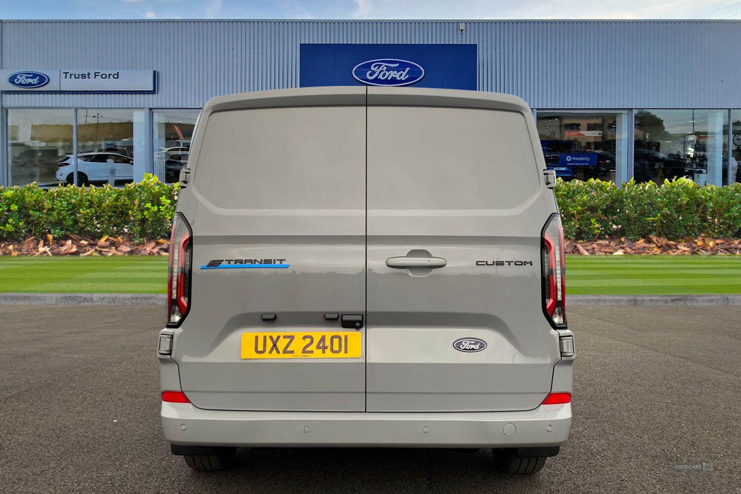 Dec 2024 Ford Transit Custom 100kW 65kWh H1 Van Limited Auto