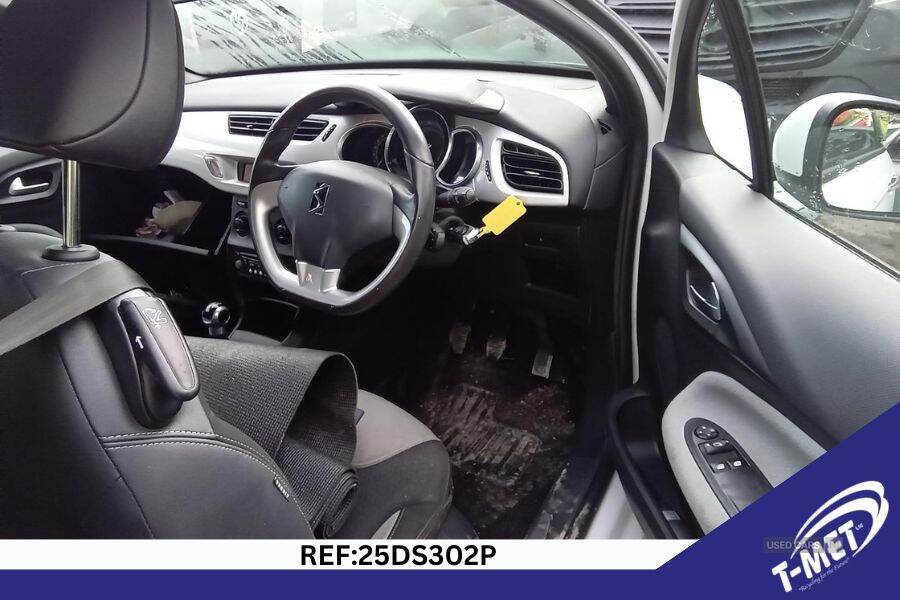 Jun 2015 Citroen DS3 1.2 PureTech Dsign Plus 3dr
