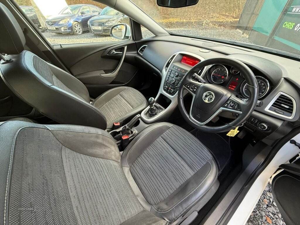 Jun 2014 Vauxhall Astra 1.4i 16V Excite 5dr