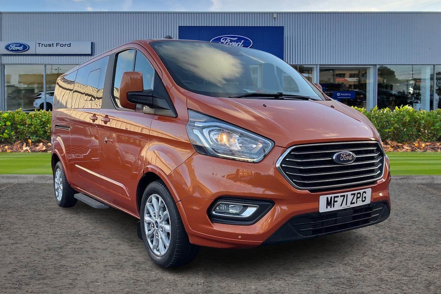 Oct 2021 Ford Tourneo Custom 2.0 EcoBlue 130ps L/R 8 Seater Titanium Auto