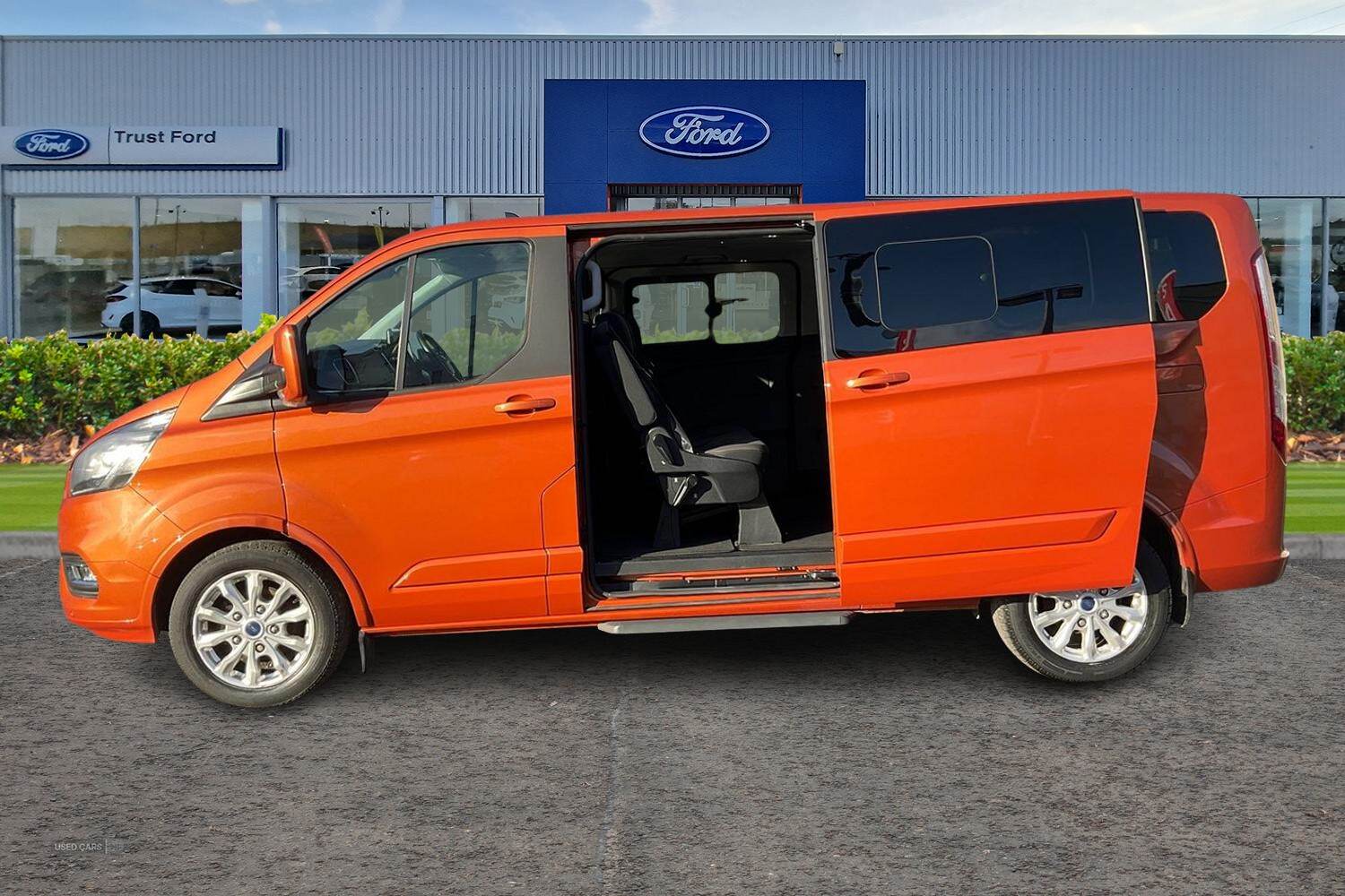 Oct 2021 Ford Tourneo Custom 2.0 EcoBlue 130ps L/R 8 Seater Titanium Auto