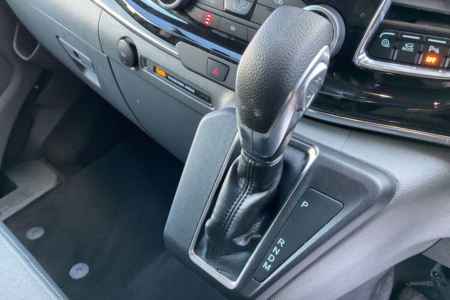 Oct 2021 Ford Tourneo Custom 2.0 EcoBlue 130ps L/R 8 Seater Titanium Auto
