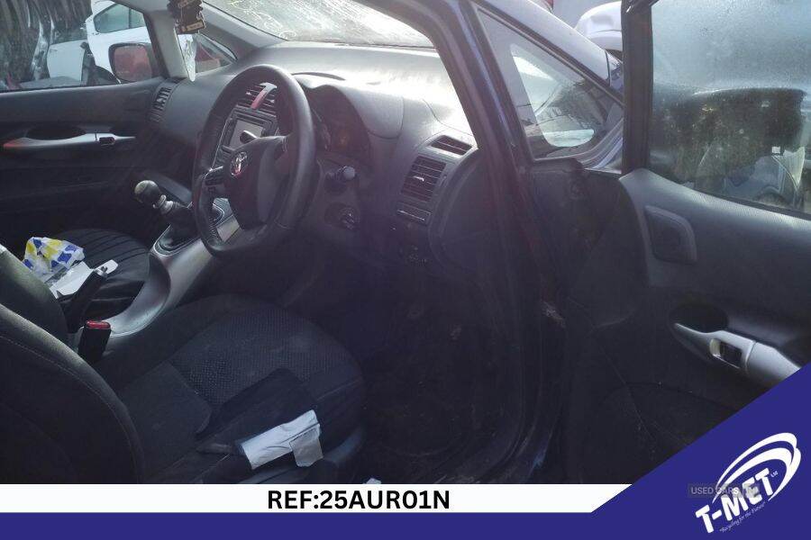 Apr 2012 Toyota Auris 1.33 Dual VVTi Colour Collection 5dr