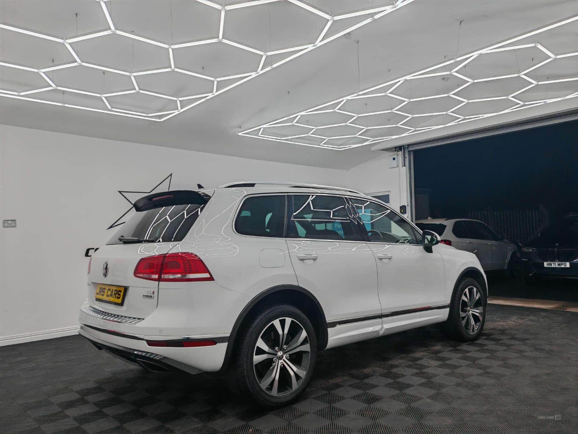 Apr 2015 Volkswagen Touareg 3.0 V6 TDI BlueMotion Tech 262 R-Line 5dr Tip Auto