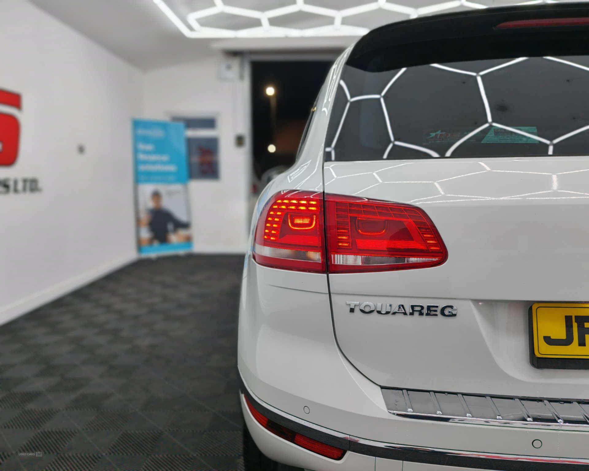 Apr 2015 Volkswagen Touareg 3.0 V6 TDI BlueMotion Tech 262 R-Line 5dr Tip Auto