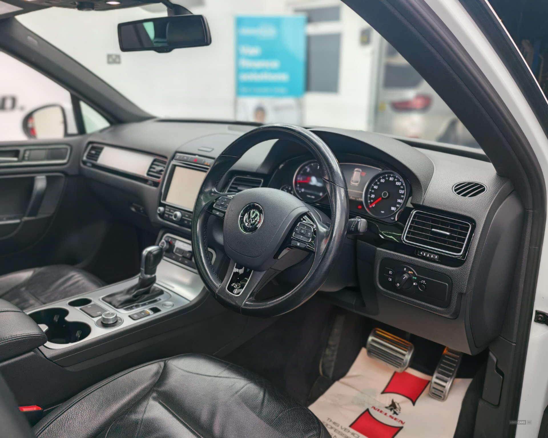 Apr 2015 Volkswagen Touareg 3.0 V6 TDI BlueMotion Tech 262 R-Line 5dr Tip Auto