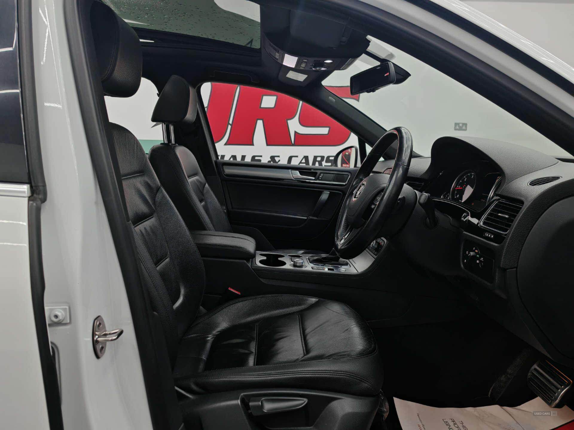 Apr 2015 Volkswagen Touareg 3.0 V6 TDI BlueMotion Tech 262 R-Line 5dr Tip Auto