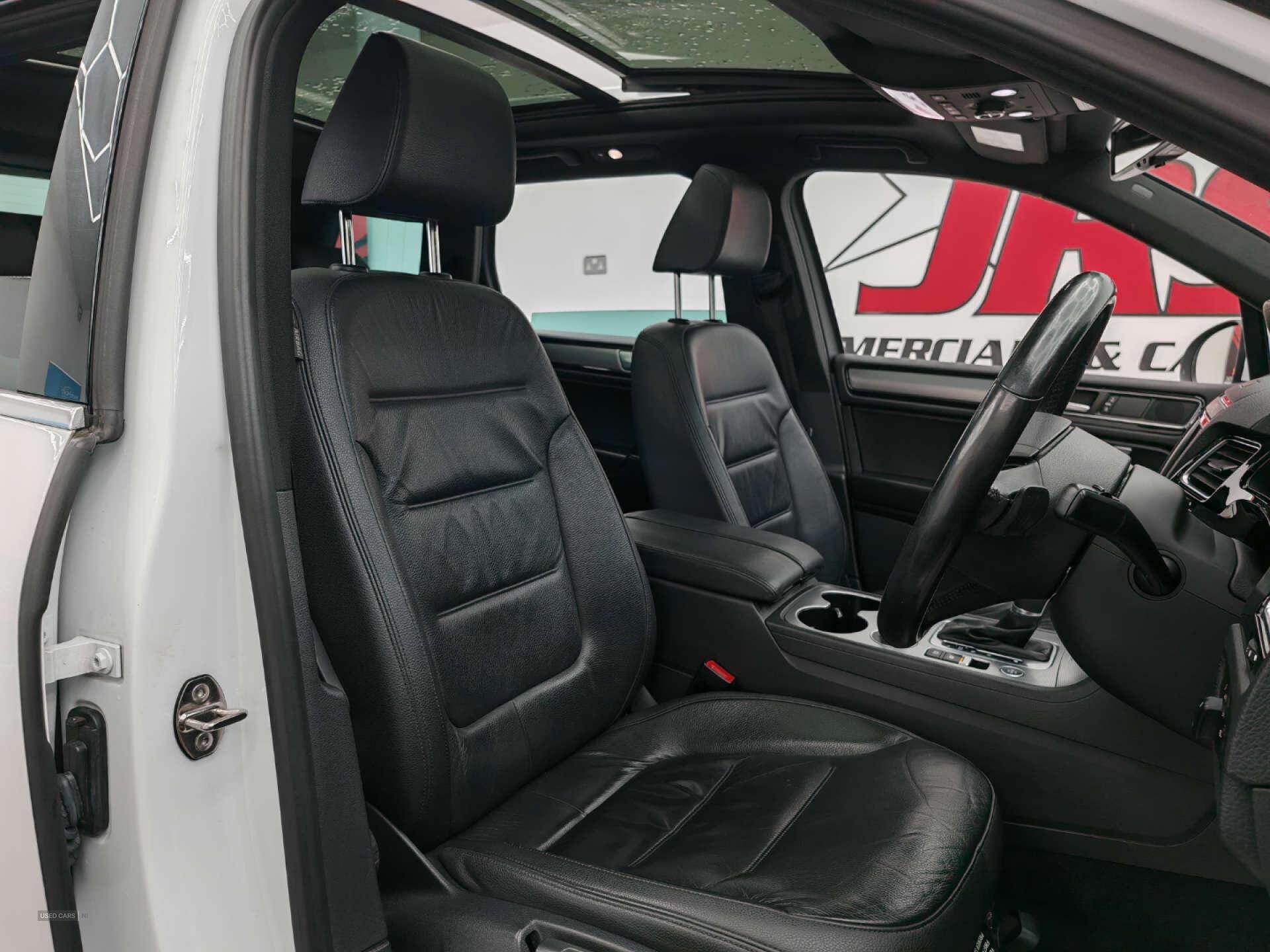 Apr 2015 Volkswagen Touareg 3.0 V6 TDI BlueMotion Tech 262 R-Line 5dr Tip Auto