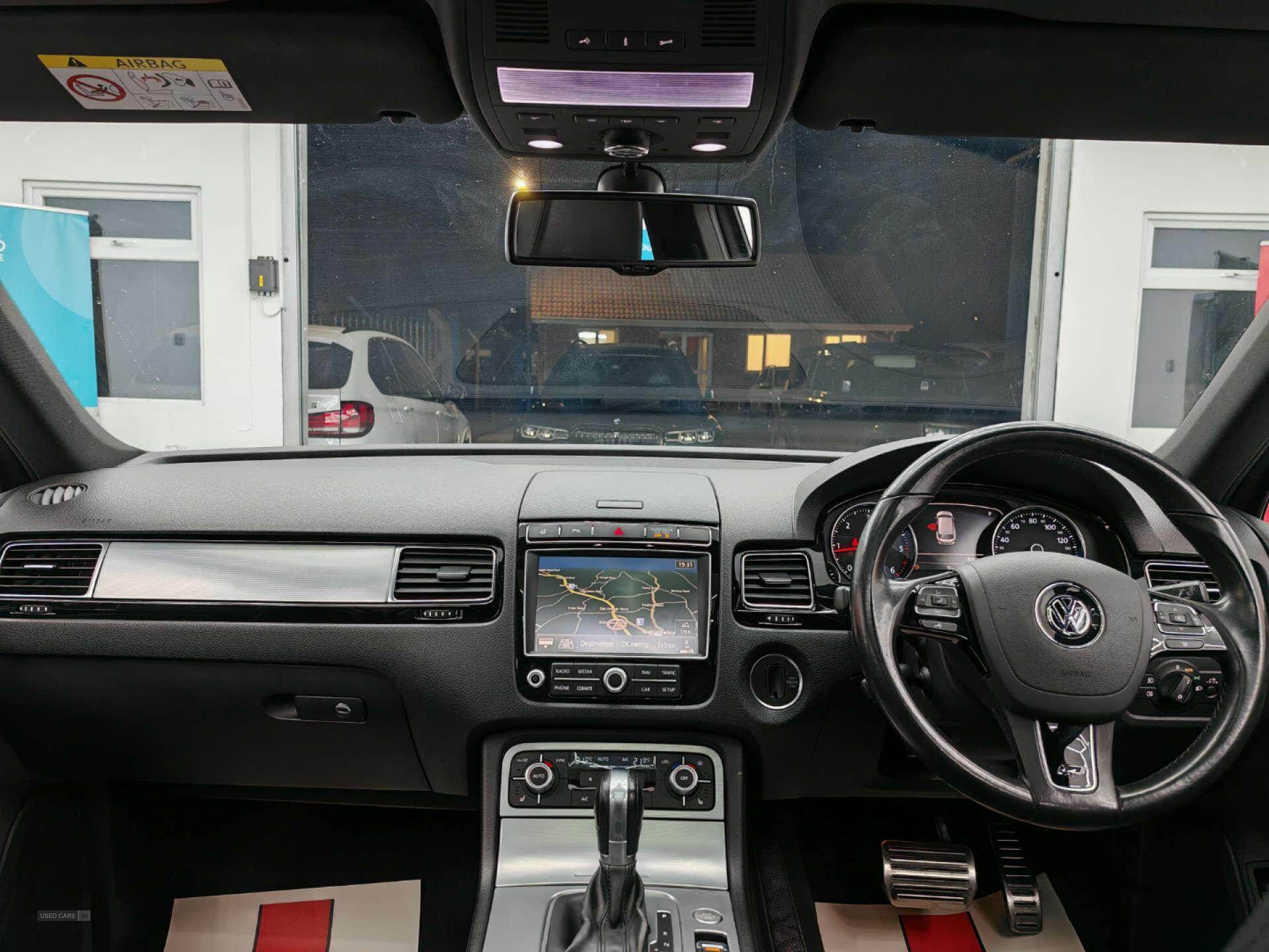 Apr 2015 Volkswagen Touareg 3.0 V6 TDI BlueMotion Tech 262 R-Line 5dr Tip Auto
