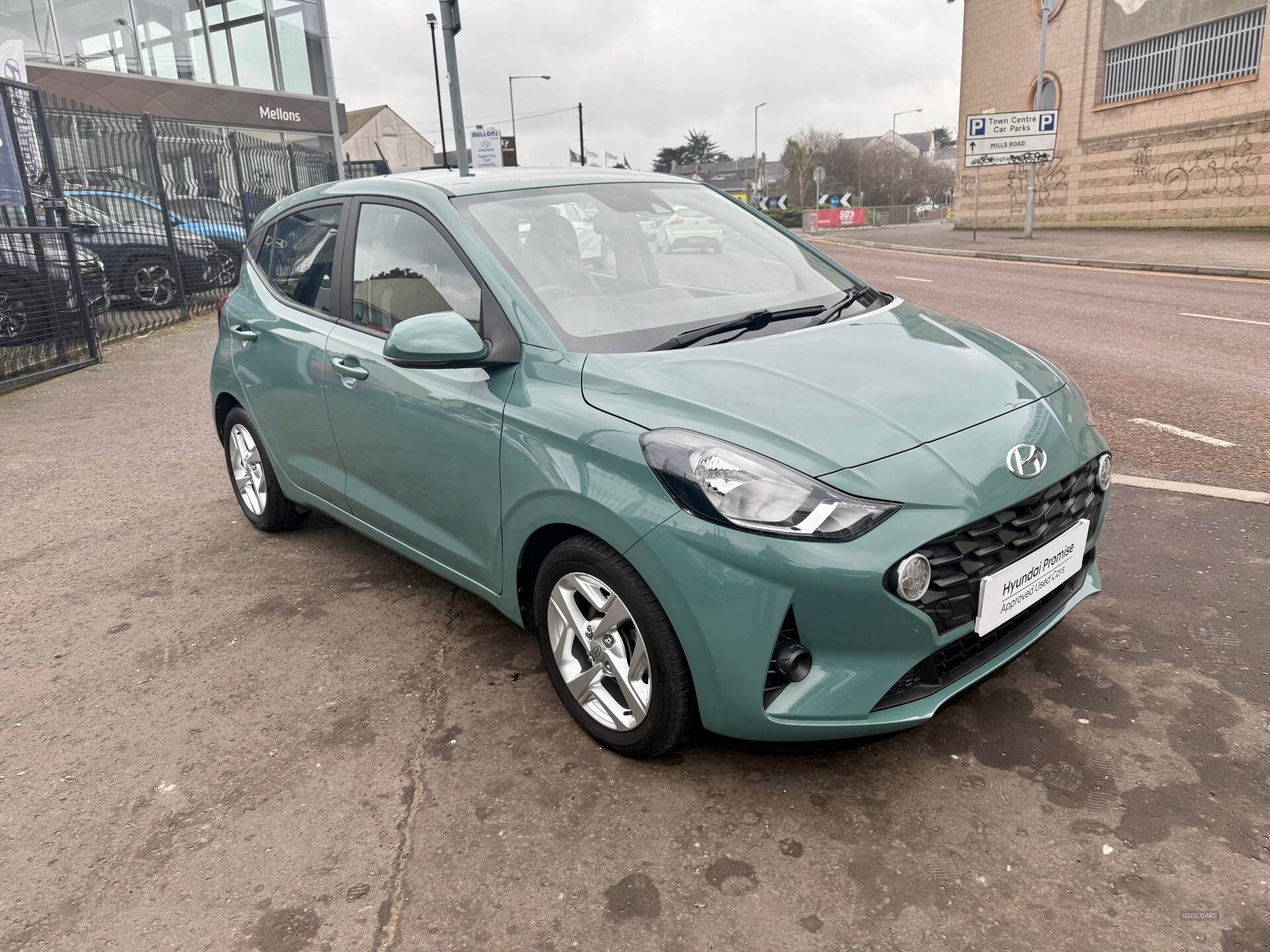 Hyundai i10 HATCHBACK in Down