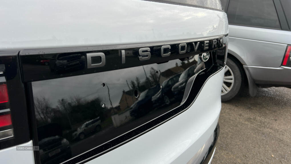 Mar 2023 Land Rover Discovery 3.0 D300 R-Dynamic HSE 5dr Auto