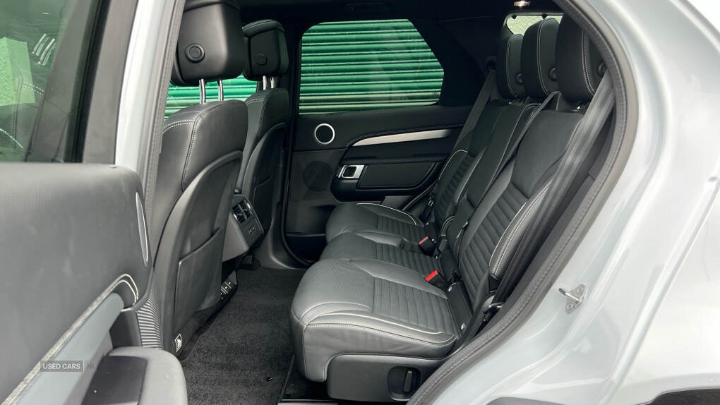 Mar 2023 Land Rover Discovery 3.0 D300 R-Dynamic HSE 5dr Auto