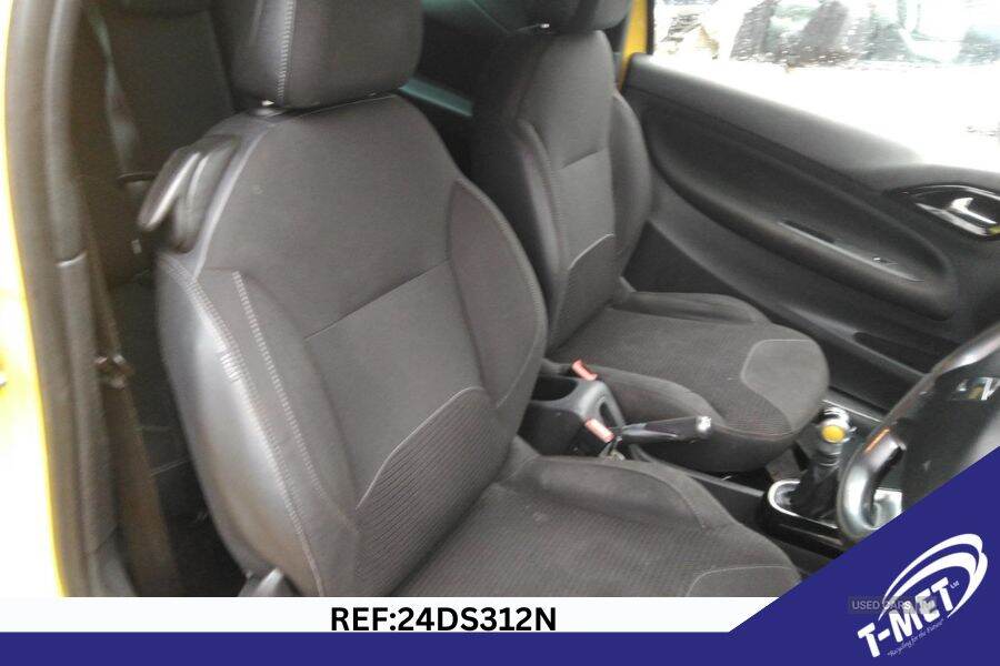 Feb 2011 Citroen DS3 1.6 HDi 16V DStyle 3dr