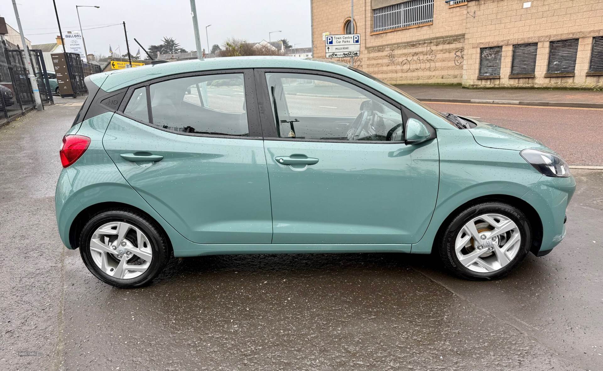 Hyundai i10 HATCHBACK in Down