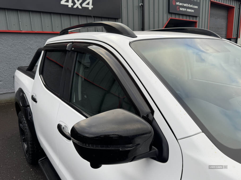 Oct 2017 Nissan Navara Double Cab Pick Up Tekna 2.3dCi 190 4WD