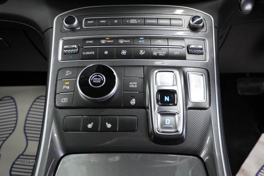Mar 2022 Hyundai Santa Fe 1.6 TGDi Hybrid Premium 5dr Auto