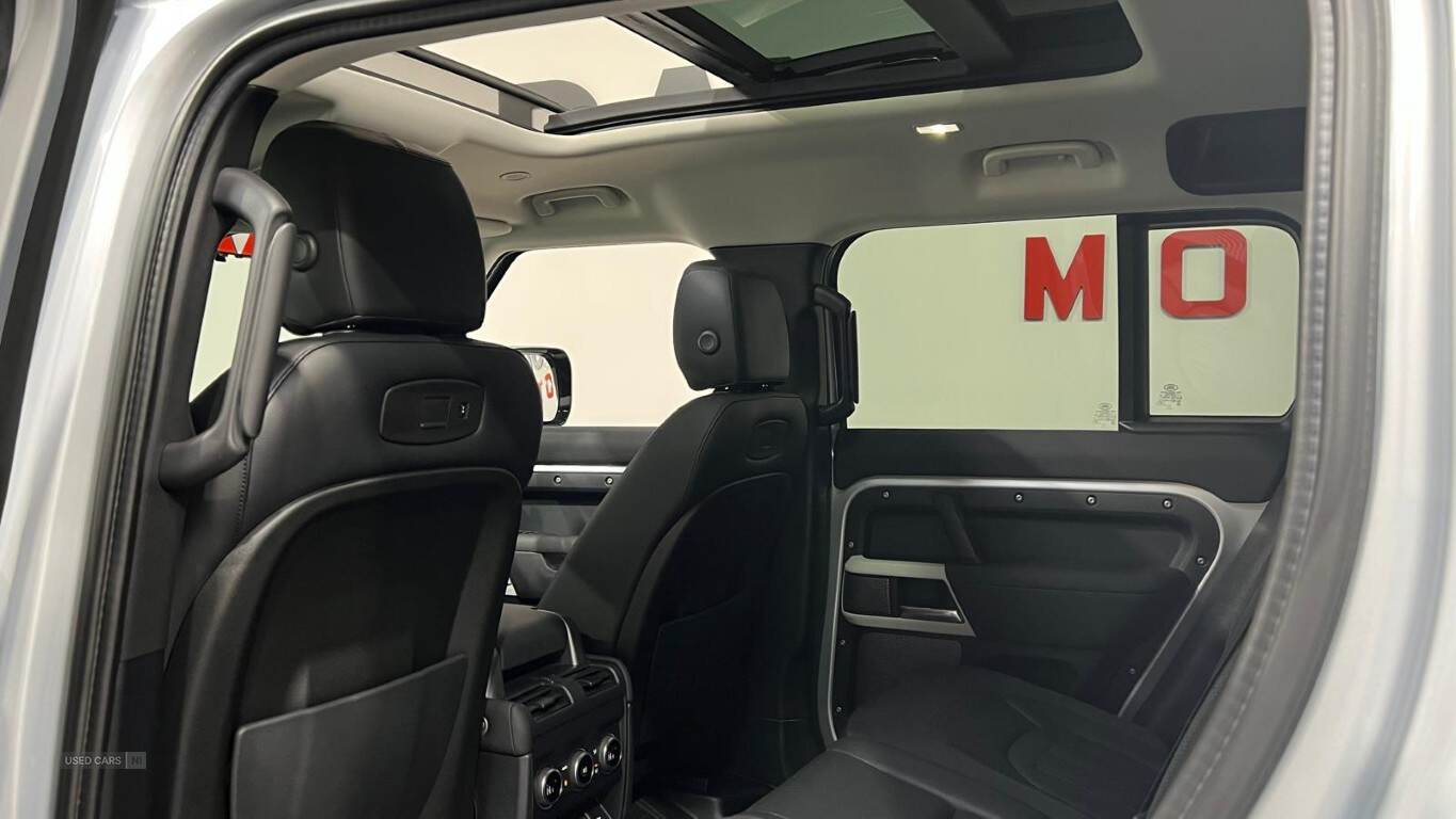 Feb 2021 Land Rover Defender 3.0 D250 First Edition 110 5dr Auto [7 Seat]