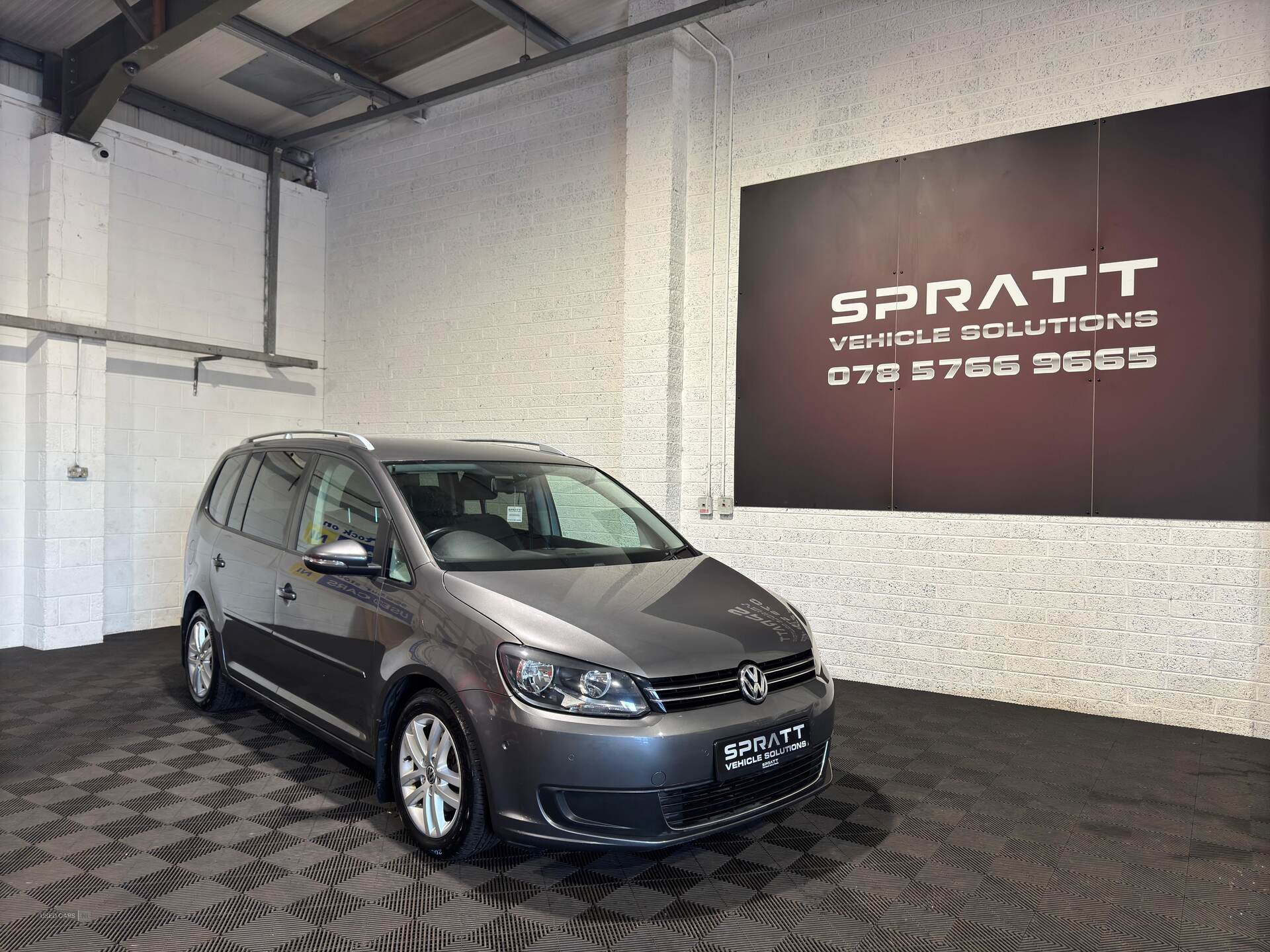 Aug 2011 Volkswagen Touran 1.6 TDI 105 BlueMotion Tech SE 5dr