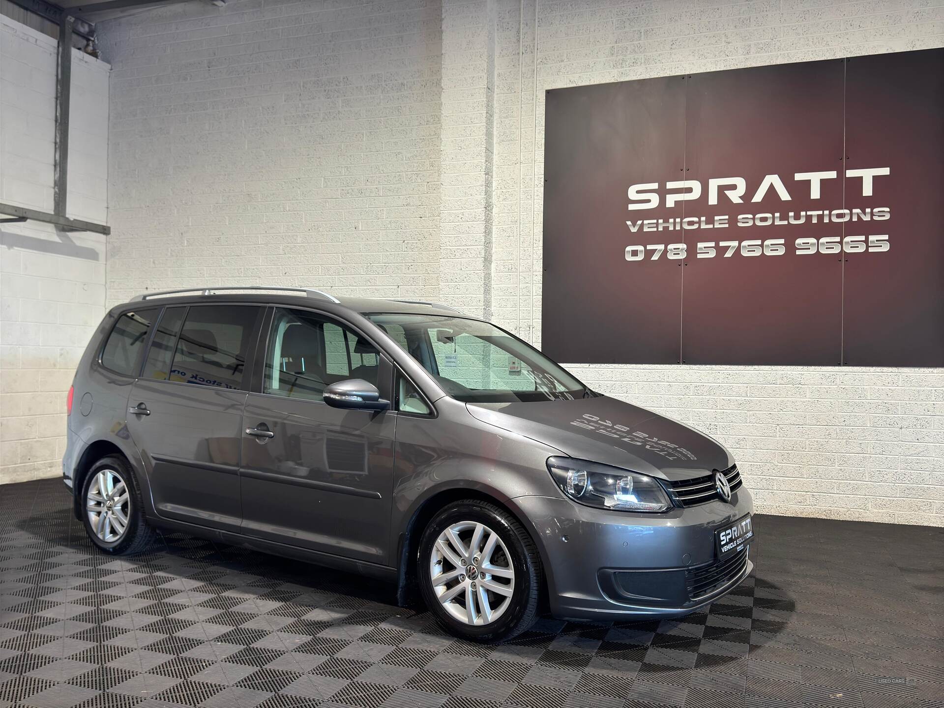 Aug 2011 Volkswagen Touran 1.6 TDI 105 BlueMotion Tech SE 5dr