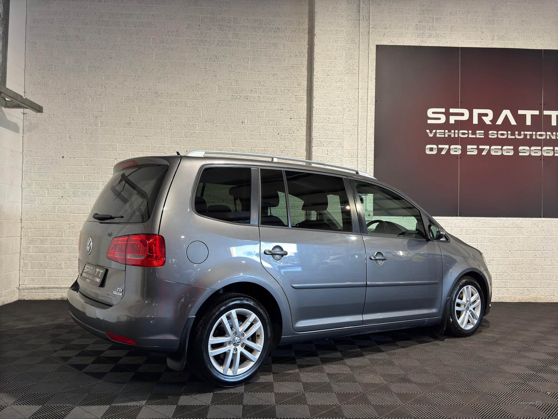 Aug 2011 Volkswagen Touran 1.6 TDI 105 BlueMotion Tech SE 5dr