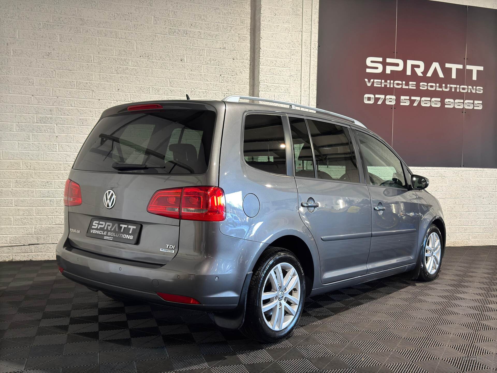Aug 2011 Volkswagen Touran 1.6 TDI 105 BlueMotion Tech SE 5dr