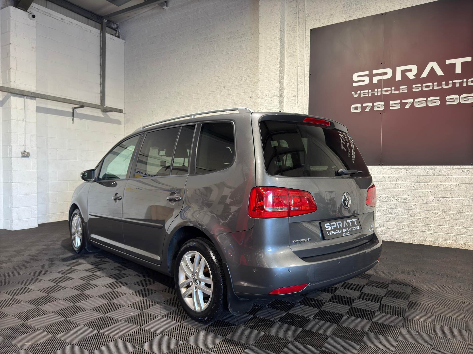 Aug 2011 Volkswagen Touran 1.6 TDI 105 BlueMotion Tech SE 5dr