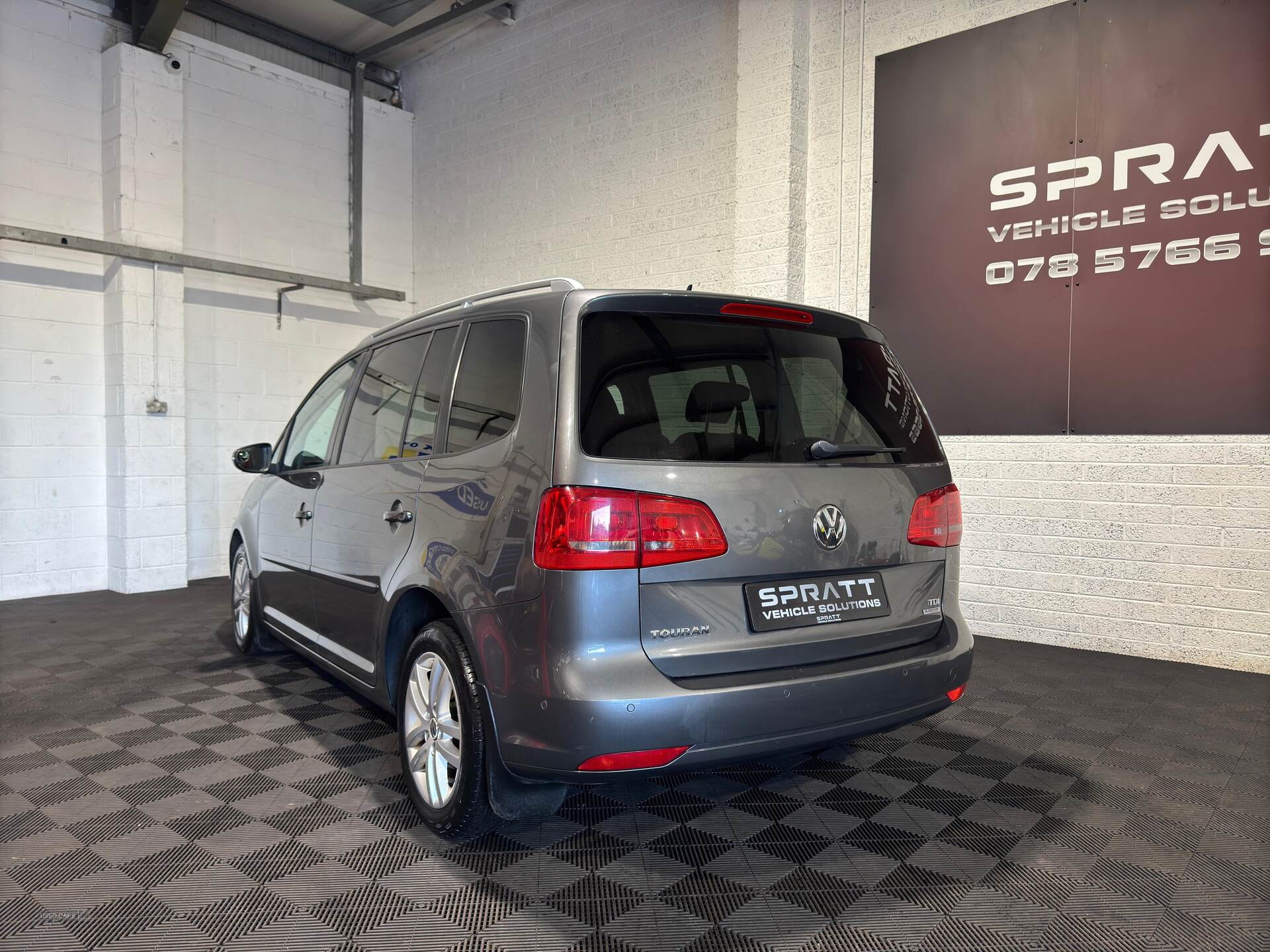 Aug 2011 Volkswagen Touran 1.6 TDI 105 BlueMotion Tech SE 5dr