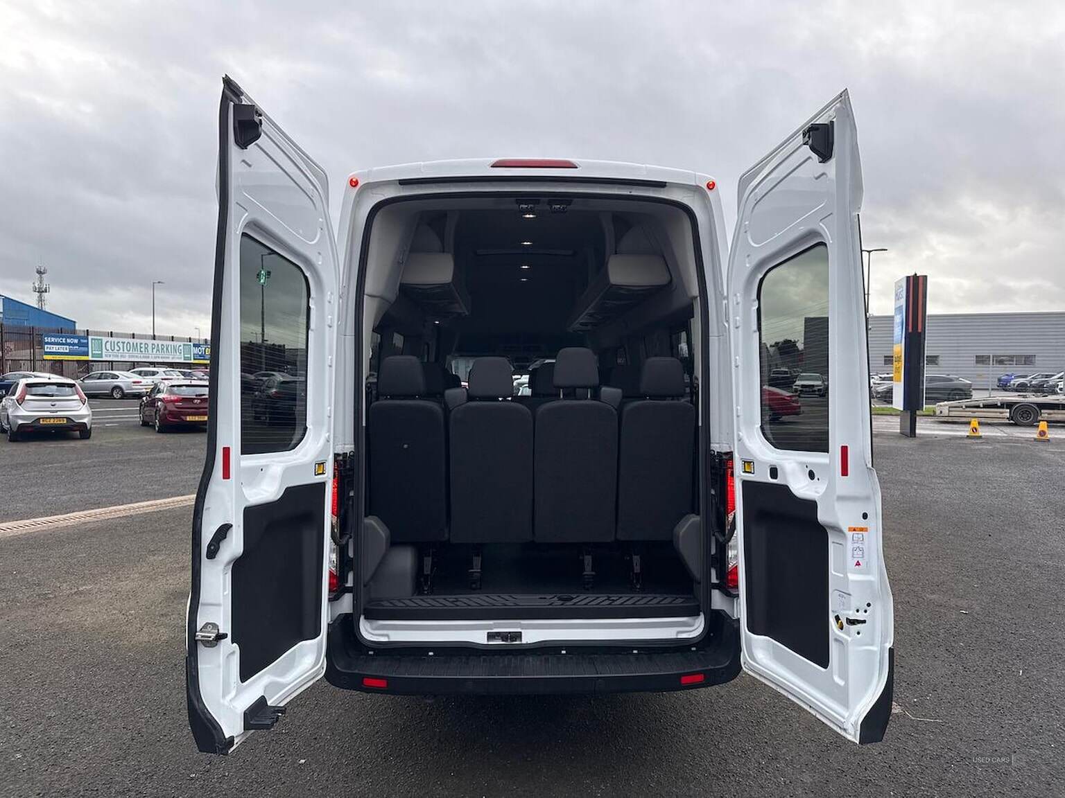 May 2021 Ford Transit 2.0 Ecoblue 130Ps H3 17 Seater Leader