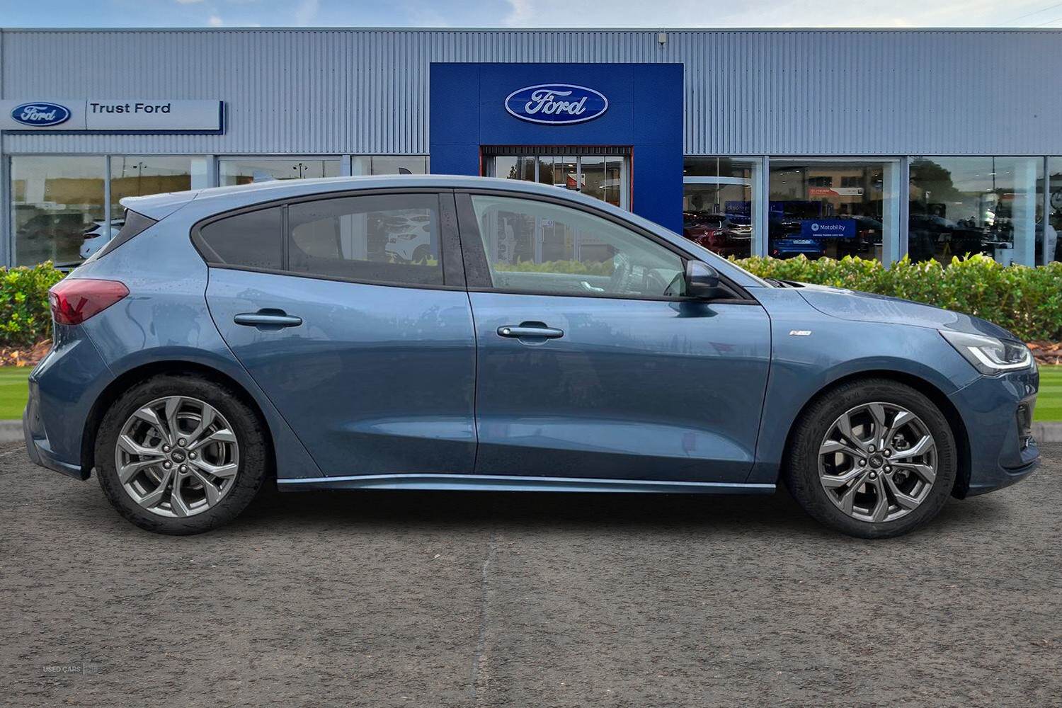 Dec 2023 Ford Focus 1.0 EcoBoost Hybrid mHEV ST-Line 5dr